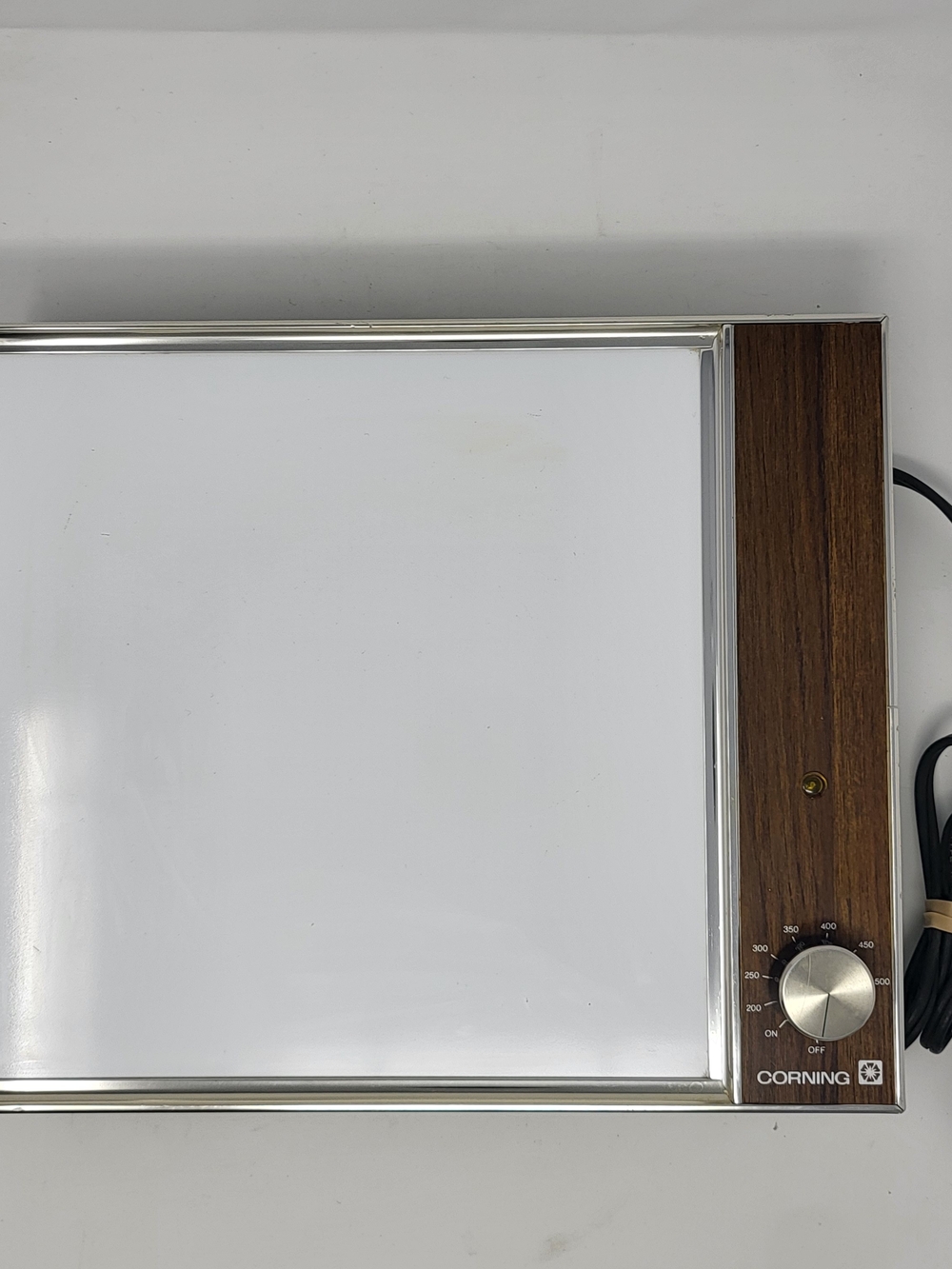 Corningware White and Brown Electric Warming Tray with Wood-Grain Side